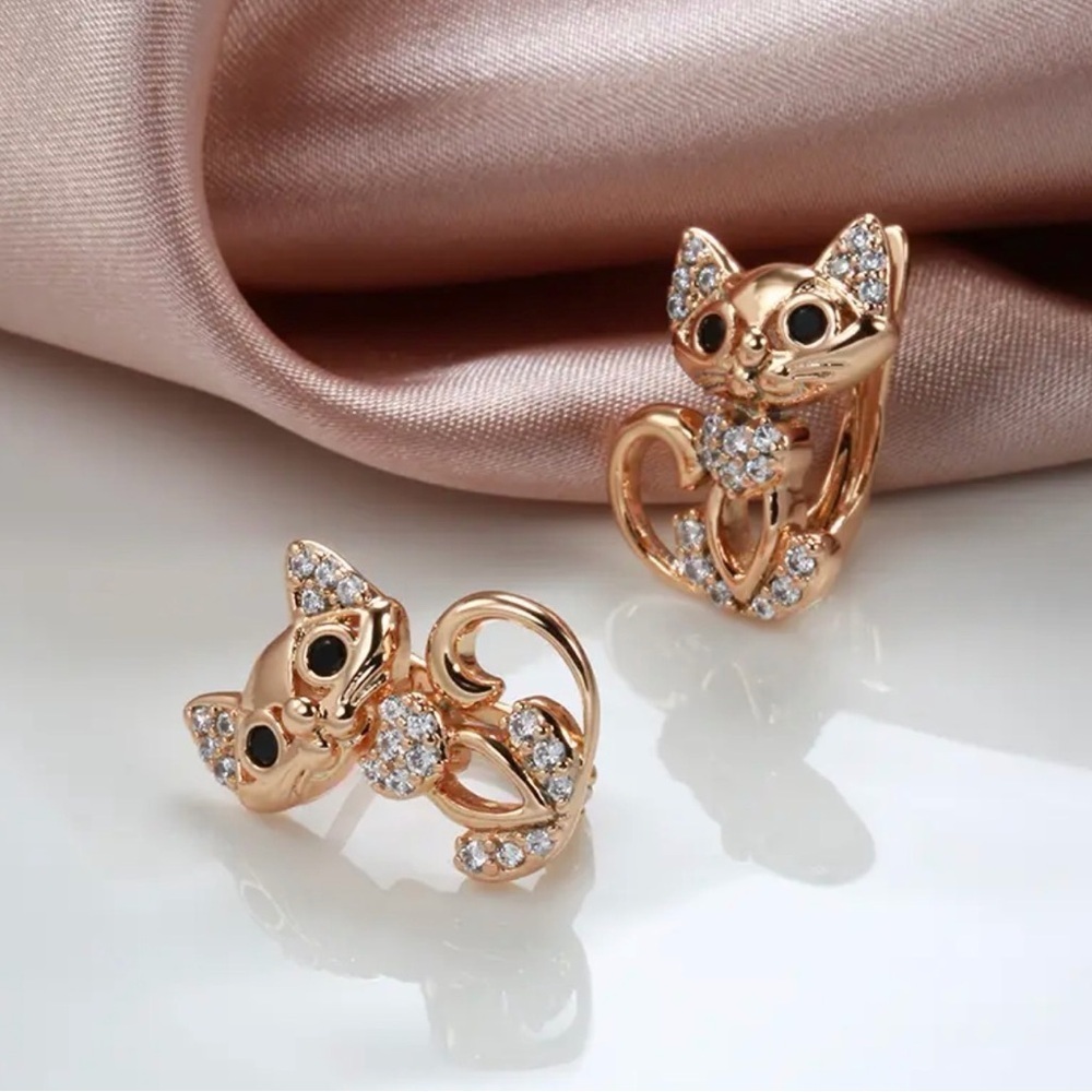 Elegant Gold Cat Earrings. - Picture 5 of 7